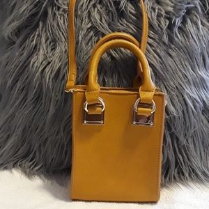 CHIC dual-wear purse